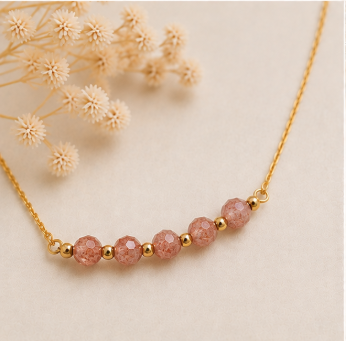 Aardbeienkwarts – Handgemaakte fijne edelsteenketting – Summer Solstice