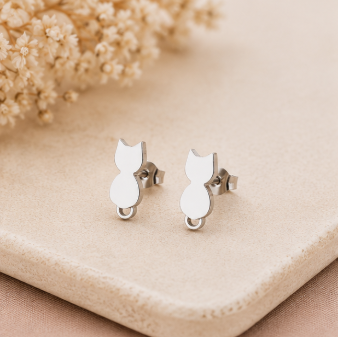 Cat Silhouette – Studs zilverkleur