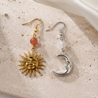 Cosmic Balance oorbellen - Asymmetrische Oorbellen met Zonnesteen & Maansteen
