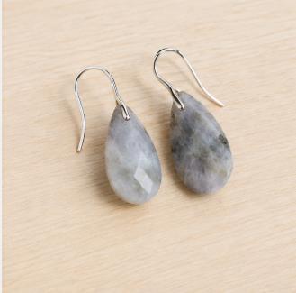 Luna – Handgemaakte Labradoriet Oorbellen – Soul Stones | Made by Melissa