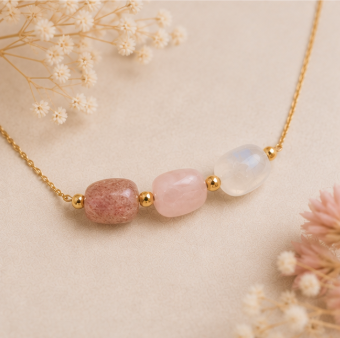 Self Love – Intentieketting met Aardbeienkwarts, Rozenkwarts & Maansteen