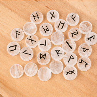 Viking Runes Set – Bergkristal – met Engelstalig Boekje